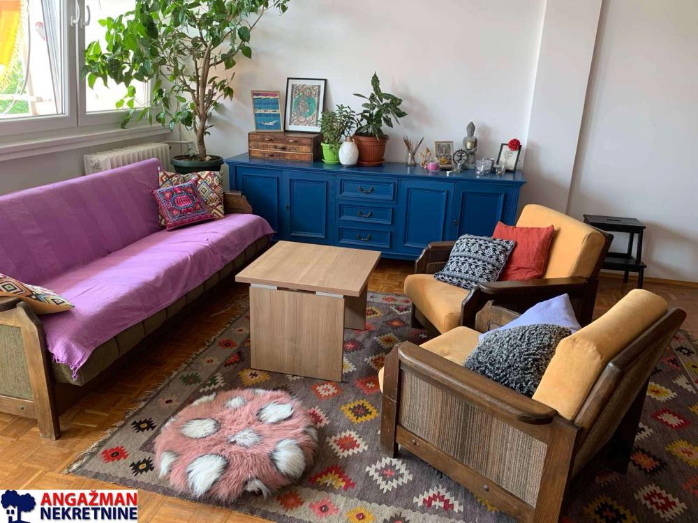 Stan na prodaju u Beogradu, Novi Beograd blok 21 (10. gimnazija), dvoiposoban, 63m2, cena 260000 evra
