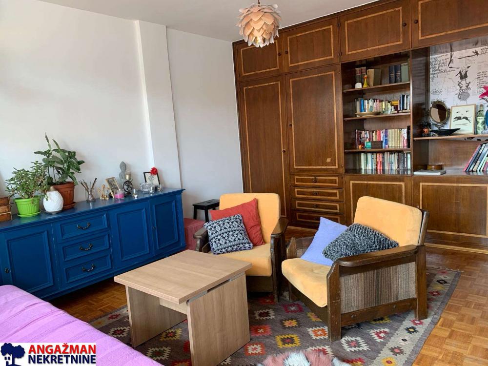 Stan na prodaju u Beogradu, Novi Beograd blok 21 (10. gimnazija), dvoiposoban, 63m2, cena 260000 evra