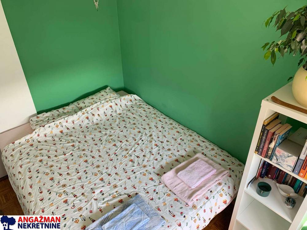 Stan na prodaju u Beogradu, Novi Beograd blok 21 (10. gimnazija), dvoiposoban, 63m2, cena 260000 evra