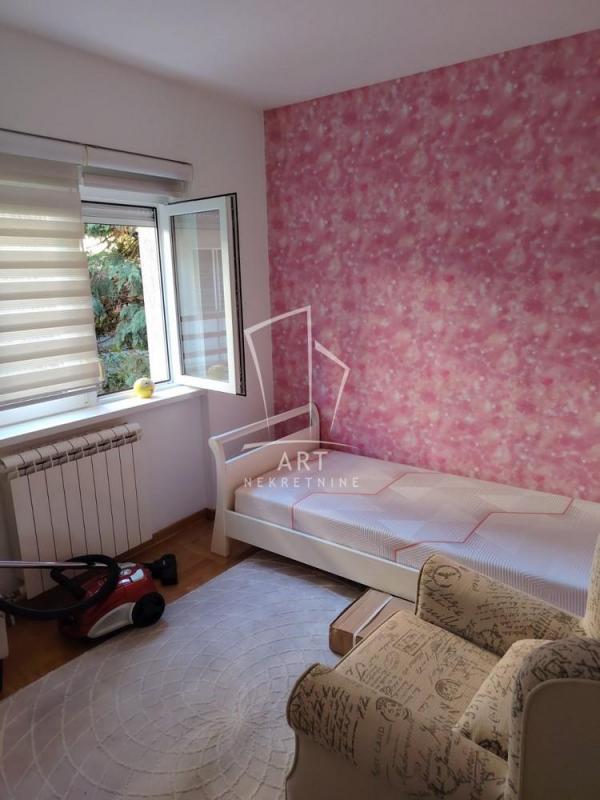 Stan na prodaju u Beogradu, Zvezdara, dvoiposoban, 64m2, cena 240000 evra