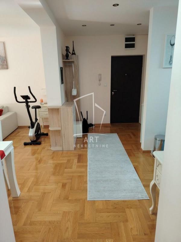 Stan na prodaju u Beogradu, Zvezdara, dvoiposoban, 64m2, cena 240000 evra