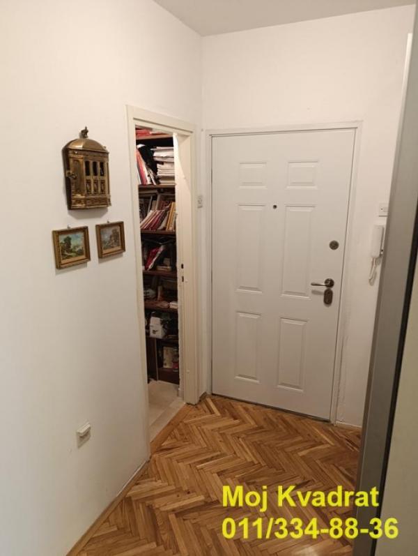 Stan na prodaju u Beogradu, Novi Beograd blok 70 (Kineski TC), dvosoban, 72m2, cena 245000 evra