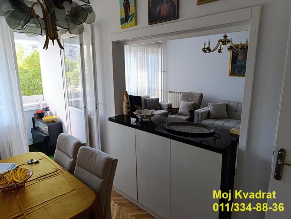 Stan na prodaju u Beogradu, Novi Beograd blok 70 (Kineski TC), dvosoban, 72m2, cena 245000 evra