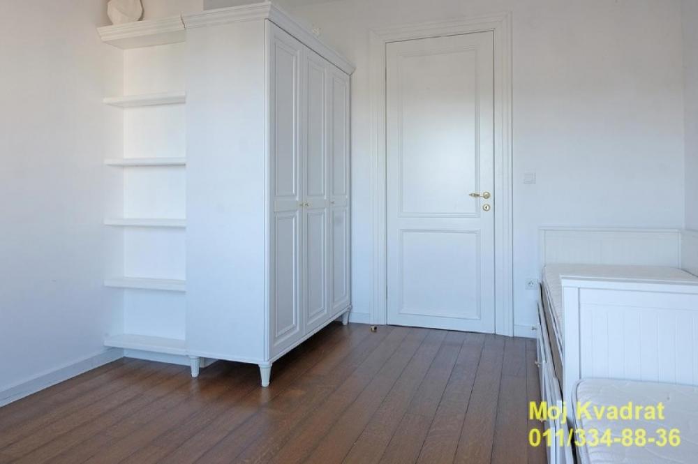 Stan na prodaju u Beogradu, Lion, cetvorosoban, 130m2, cena 470000 evra
