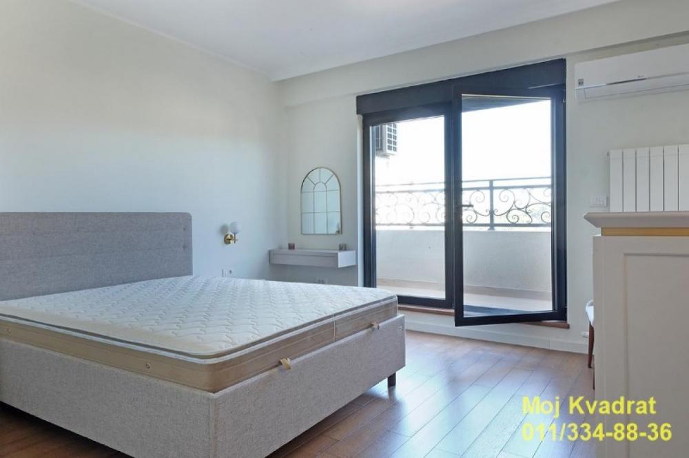 Stan na prodaju u Beogradu, Lion, cetvorosoban, 130m2, cena 470000 evra