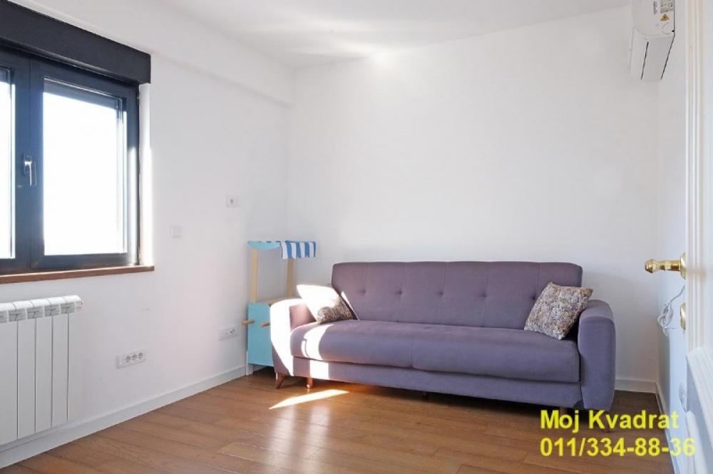 Stan na prodaju u Beogradu, Lion, cetvorosoban, 130m2, cena 470000 evra