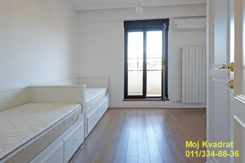 Stan na prodaju u Beogradu, Lion, cetvorosoban, 130m2, cena 470000 evra