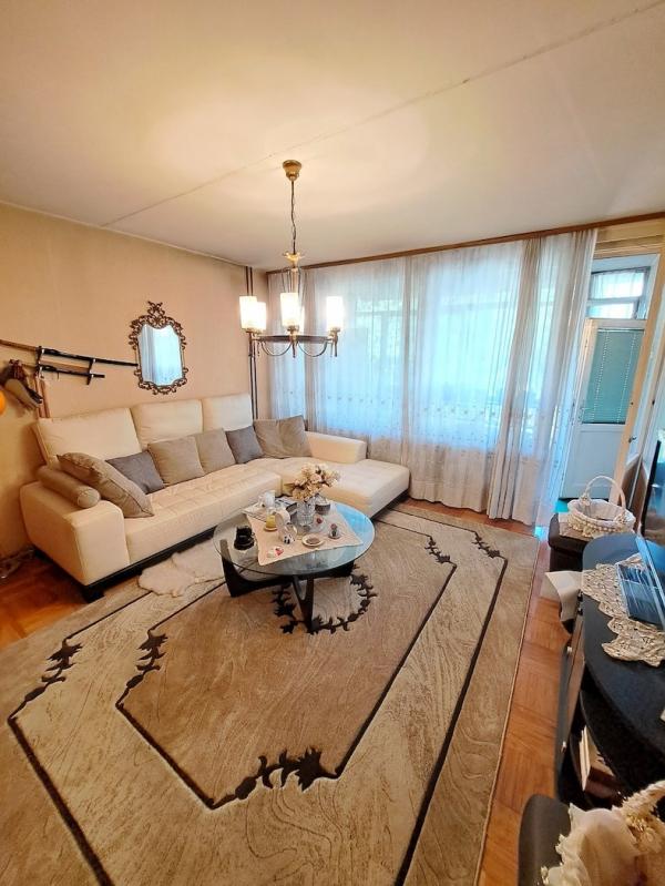 Stan na prodaju u Beogradu, Učiteljsko naselje, dvoiposoban, 70m2, cena 225000 evra