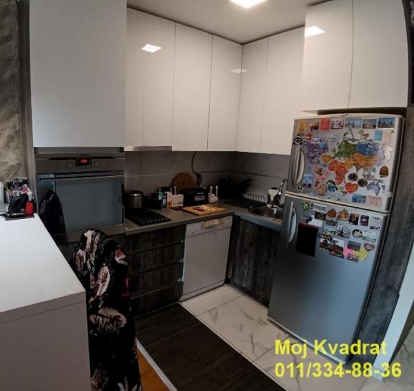 Stan na prodaju u Beogradu, Cvetanova ćuprija, dvoiposoban, 60m2, cena 147000 evra