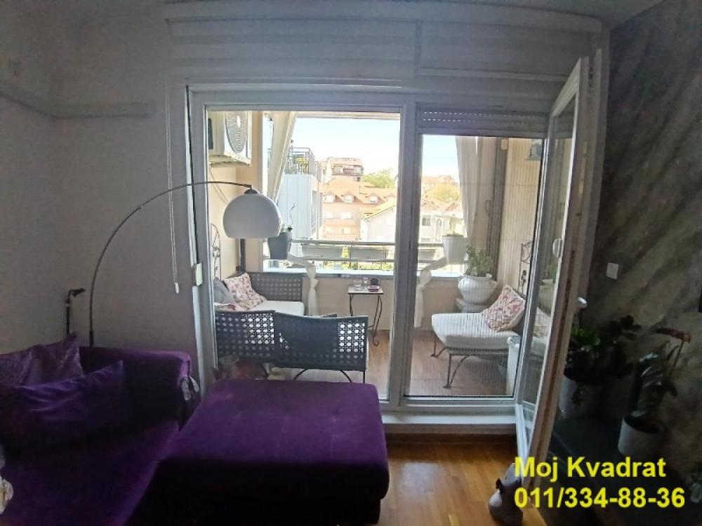 Stan na prodaju u Beogradu, Cvetanova ćuprija, dvoiposoban, 60m2, cena 147000 evra