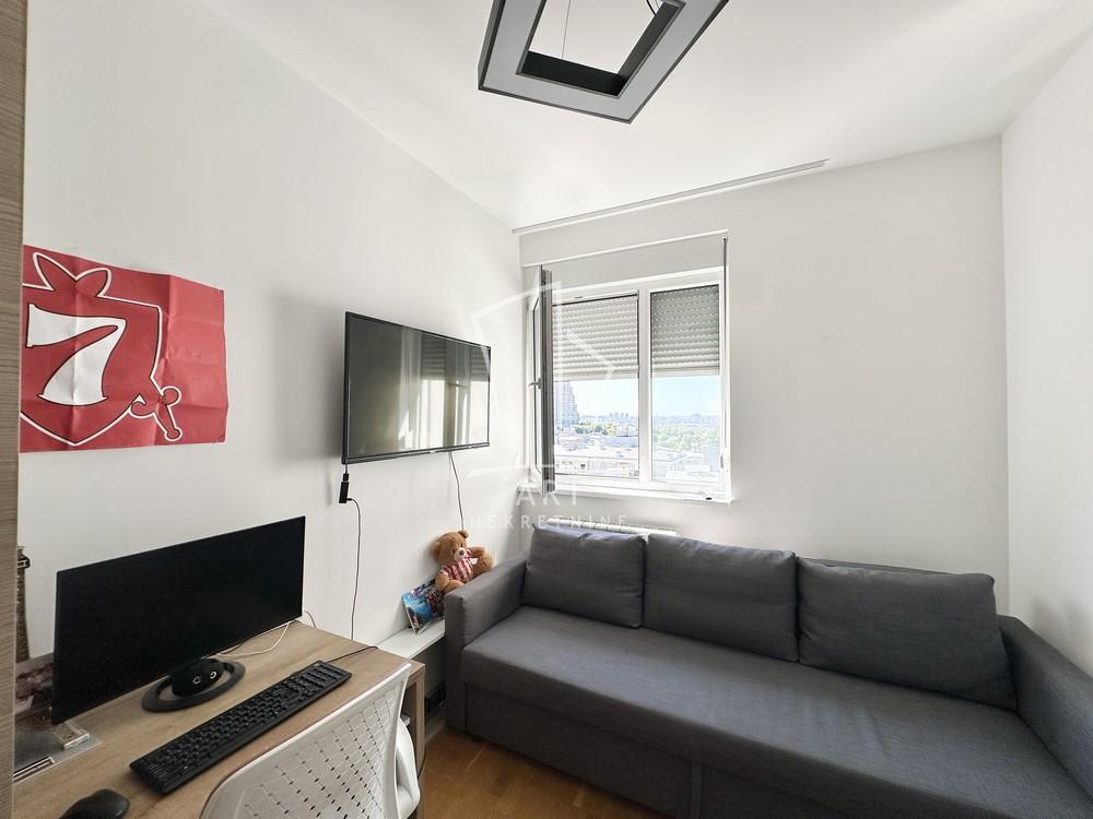 Stan na prodaju u Beogradu, Zvezdara, trosoban, 74m2, cena 245000 evra