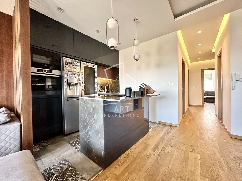 Stan na prodaju u Beogradu, Zvezdara, trosoban, 74m2, cena 245000 evra