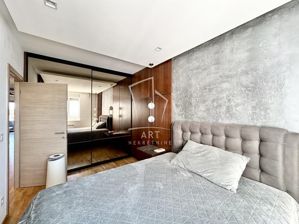 Stan na prodaju u Beogradu, Zvezdara, trosoban, 74m2, cena 245000 evra