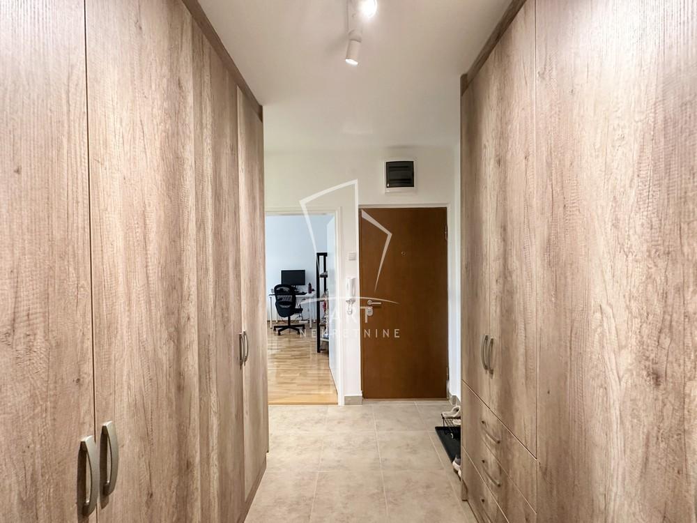 Stan na prodaju u Beogradu, Novi Beograd blok 11 (Hotel Jugoslavija), dvosoban, 67m2, cena 290000 evra