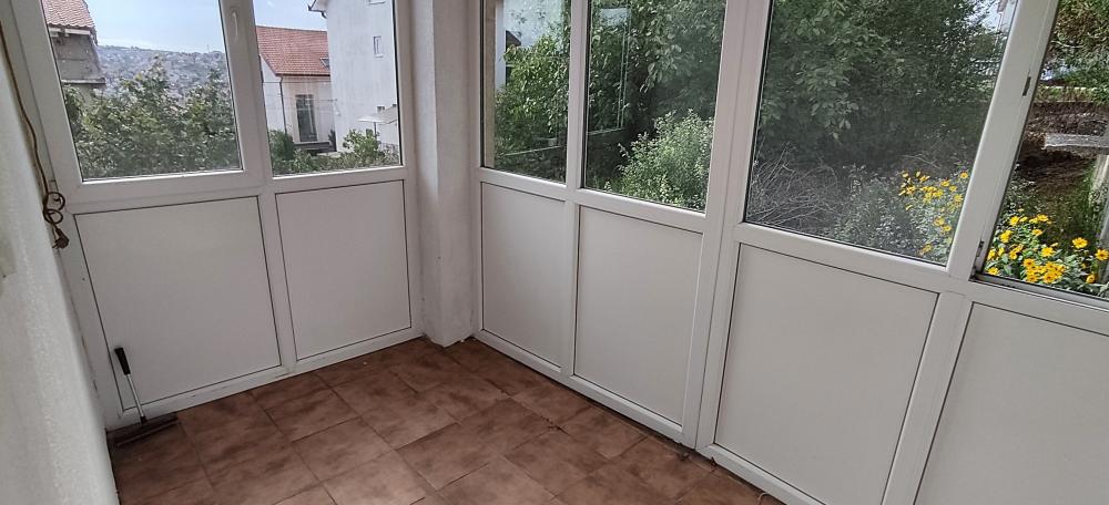 Stan na prodaju u Beogradu, Kaluđerica, cetvorosoban, 68m2, cena 115000 evra