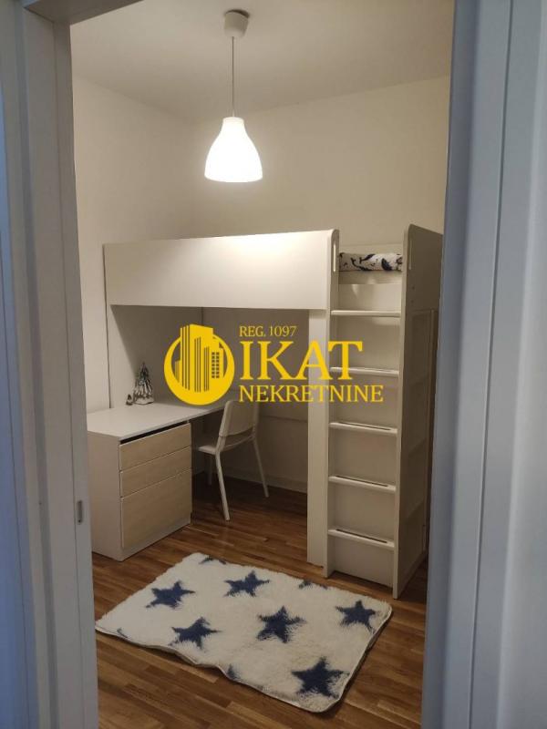 Stan na prodaju u Beogradu, Karaburma, trosoban, 53m2, cena 169600 evra
