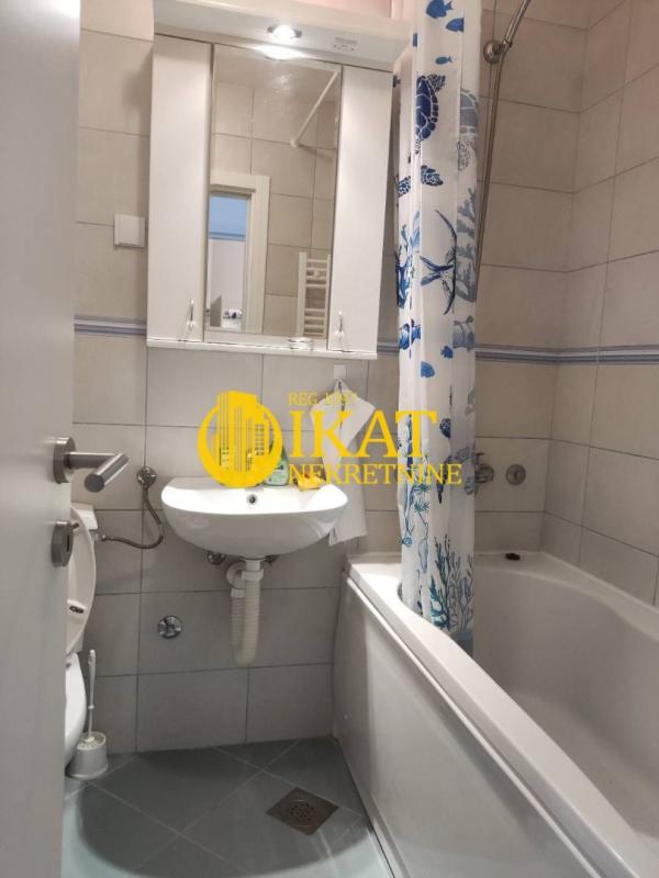 Stan na prodaju u Beogradu, Karaburma, trosoban, 53m2, cena 169600 evra