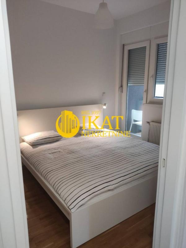 Stan na prodaju u Beogradu, Karaburma, trosoban, 53m2, cena 169600 evra