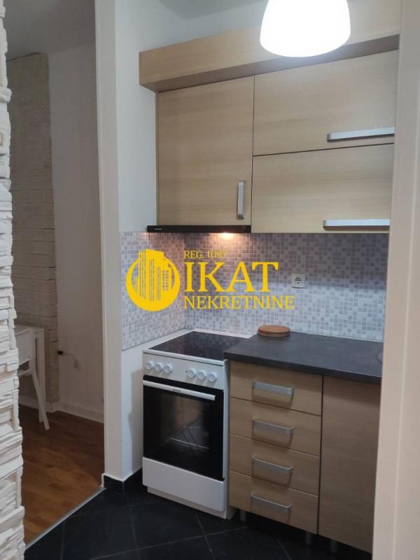 Stan na prodaju u Beogradu, Karaburma, trosoban, 53m2, cena 169600 evra