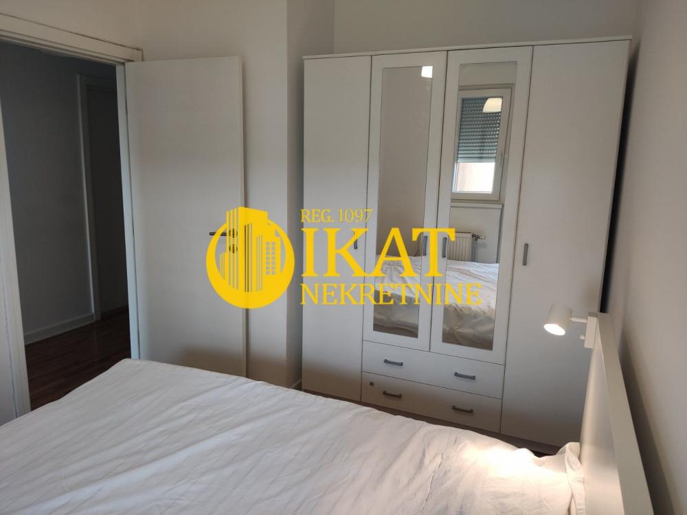 Stan na prodaju u Beogradu, Karaburma, trosoban, 53m2, cena 169600 evra