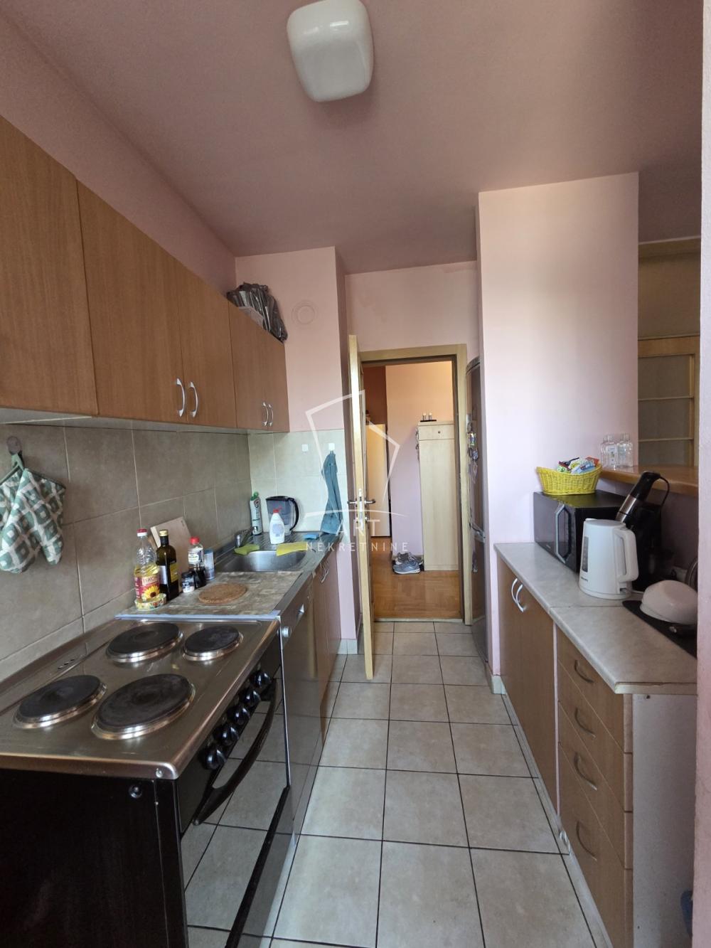 Stan na prodaju u Beogradu, Novi Beograd, trosoban, 92m2, cena 300000 evra