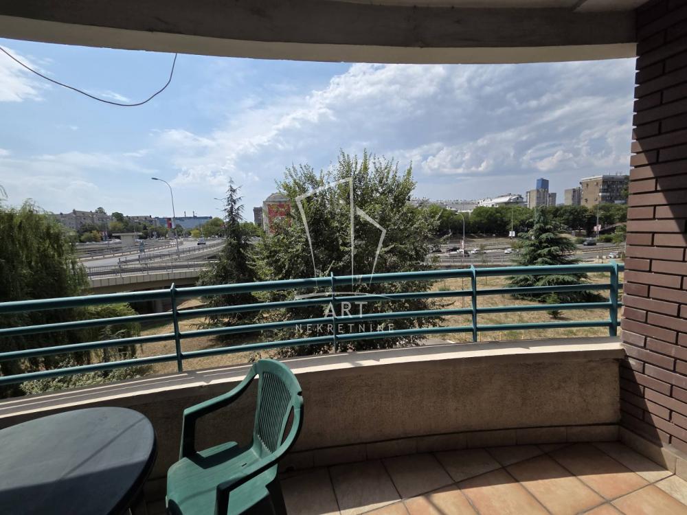 Stan na prodaju u Beogradu, Novi Beograd, trosoban, 92m2, cena 300000 evra