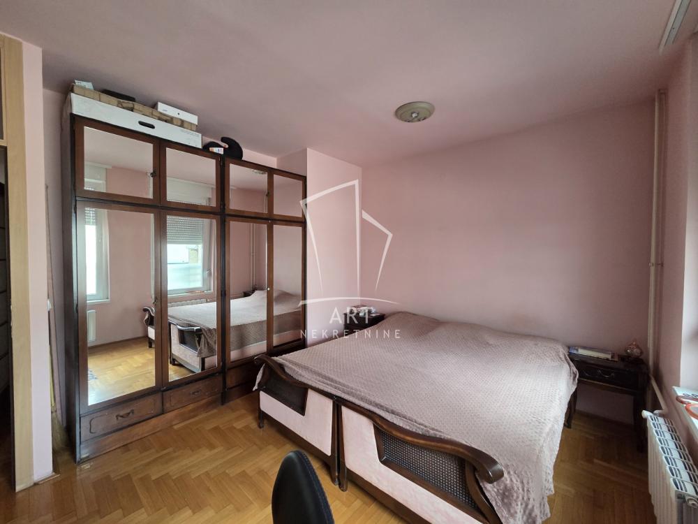 Stan na prodaju u Beogradu, Novi Beograd, trosoban, 92m2, cena 300000 evra