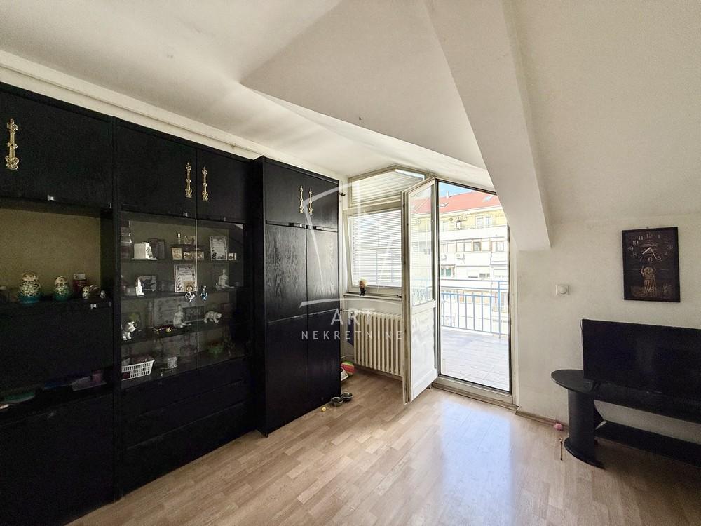 Stan na prodaju u Beogradu, Konjarnik, trosoban, 71m2, cena 190000 evra