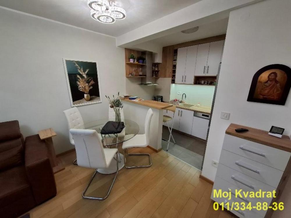 Stan na prodaju u Beogradu, Zemun, dvosoban, 51m2, cena 220000 evra