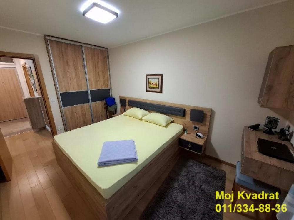 Stan na prodaju u Beogradu, Zemun, dvosoban, 51m2, cena 220000 evra