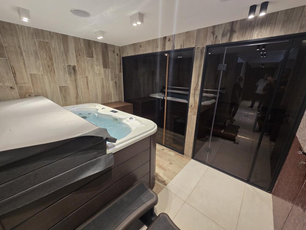 Stan na prodaju u Beogradu, Dedinje, cetvorosoban, 214m2, cena 1490000 evra