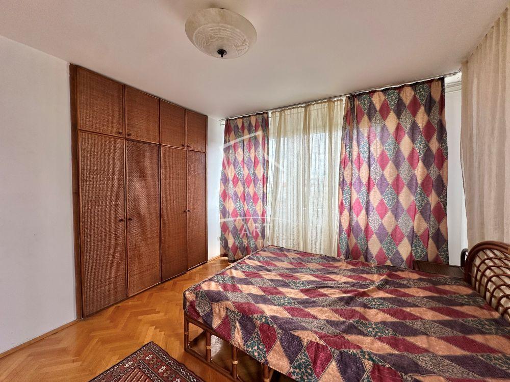 Stan na prodaju u Beogradu, Kalenić pijaca, cetvorosoban, 107m2, cena 450000 evra
