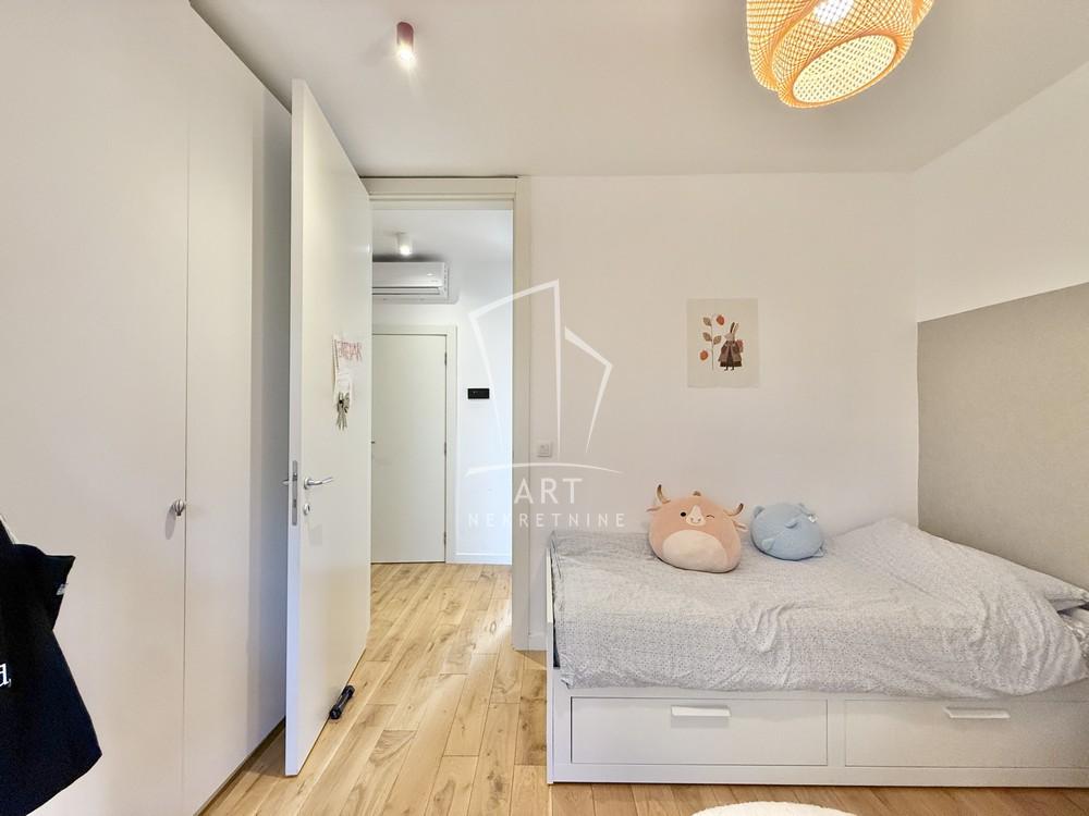 Stan na prodaju u Beogradu, Dedinje, cetvorosoban, 93m2, cena 450000 evra