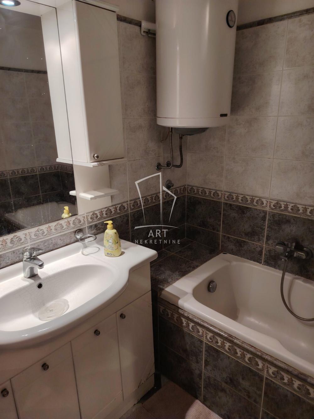 Stan na prodaju u Beogradu, Voždovac, trosoban, 85m2, cena 260000 evra