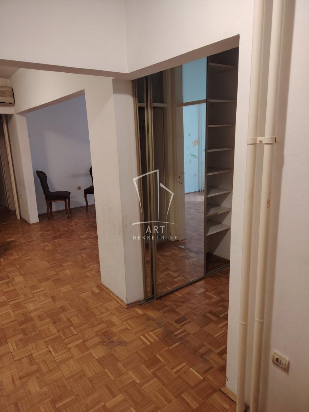 Stan na prodaju u Beogradu, Voždovac, trosoban, 85m2, cena 260000 evra