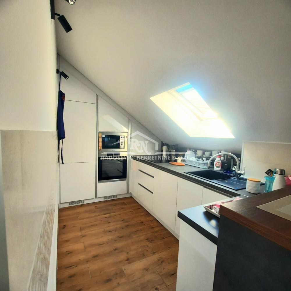 Stan na prodaju u Beogradu, Banovo brdo, cetvorosoban, 102m2, cena 390000 evra