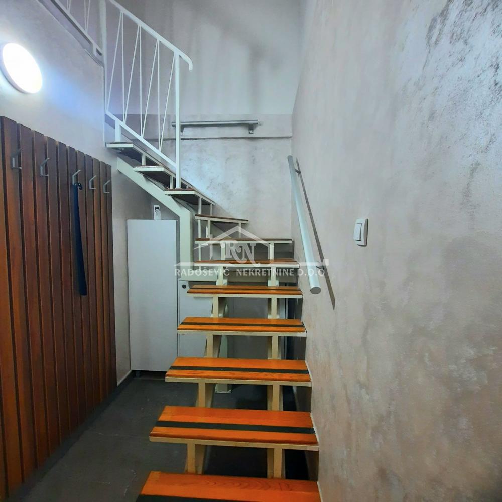 Stan na prodaju u Beogradu, Banovo brdo, cetvorosoban, 102m2, cena 390000 evra