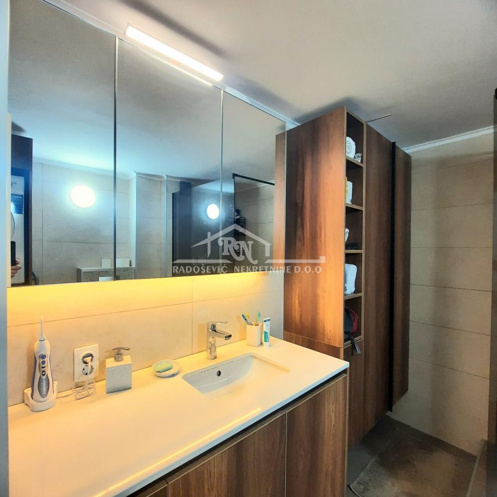 Stan na prodaju u Beogradu, Banovo brdo, cetvorosoban, 102m2, cena 390000 evra