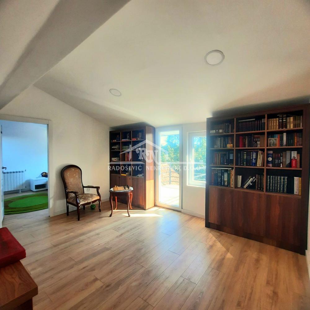 Stan na prodaju u Beogradu, Banovo brdo, cetvorosoban, 102m2, cena 390000 evra