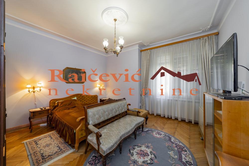 Stan na prodaju u Beogradu, Autokomanda, trosoban, 72m2, cena 250000 evra