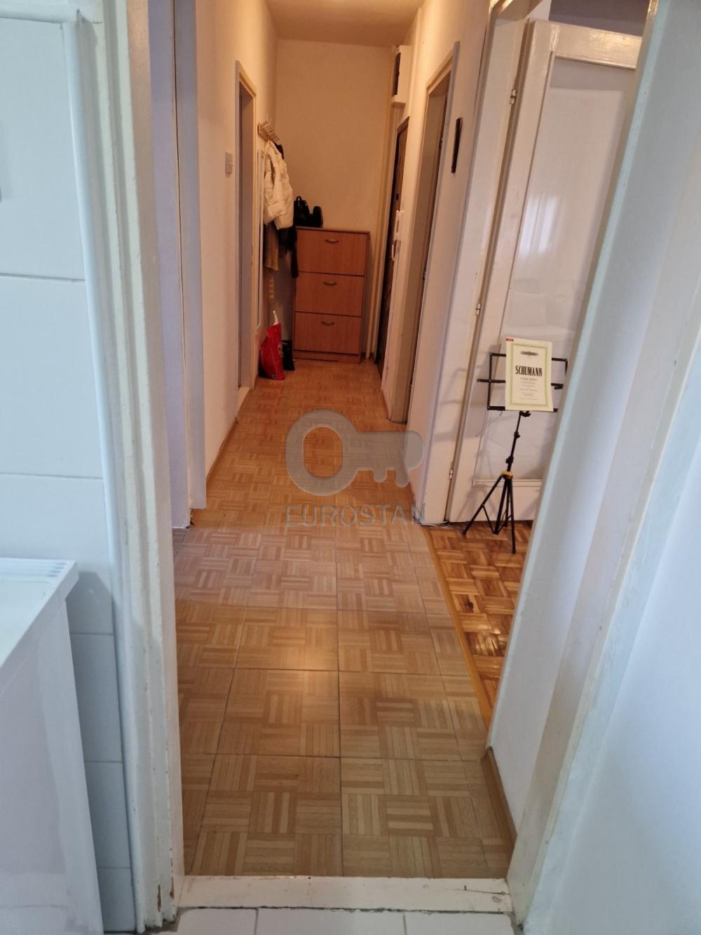 Stan na prodaju u Beogradu, Labudovo brdo, dvoiposoban, 50m2, cena 113000 evra