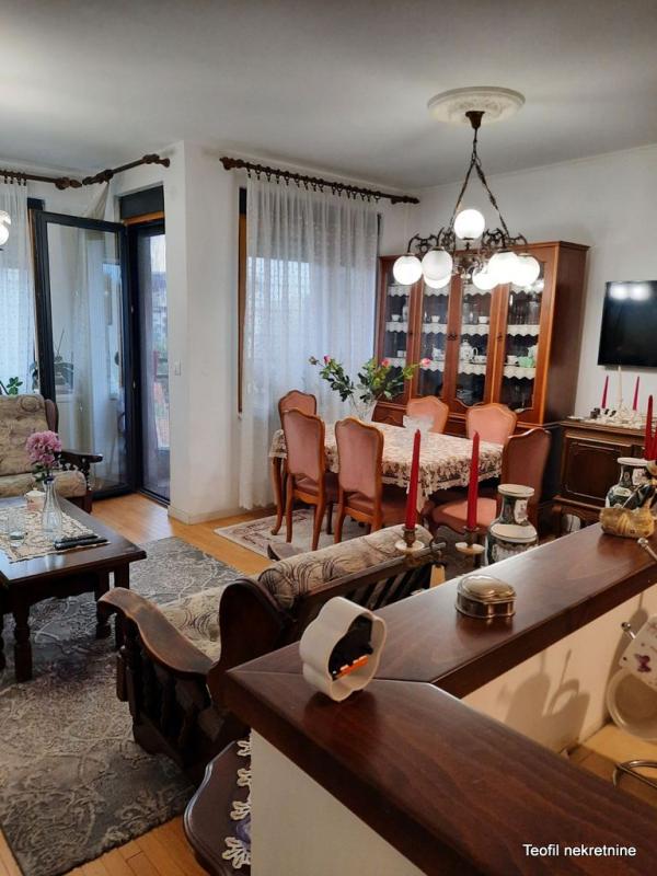 Stan na prodaju u Beogradu, Tošin bunar, troiposoban, 81m2, cena 320000 evra