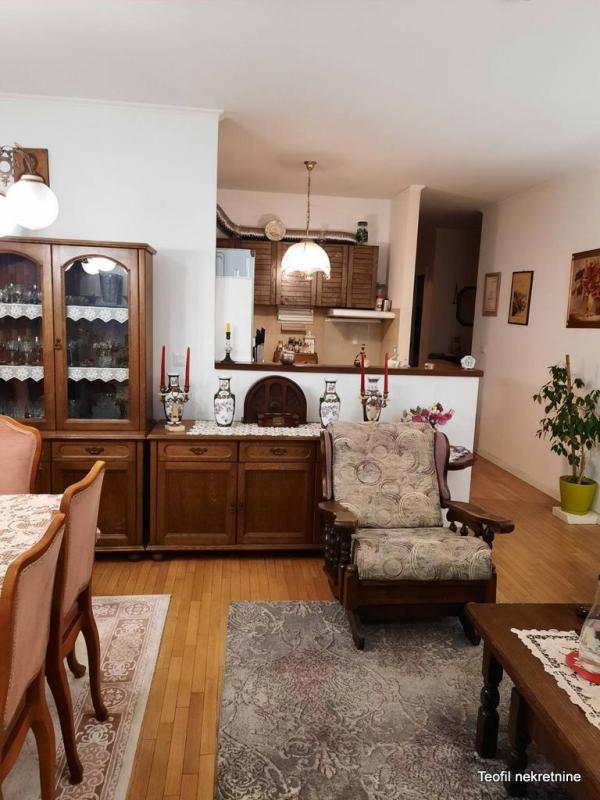Stan na prodaju u Beogradu, Tošin bunar, troiposoban, 81m2, cena 320000 evra
