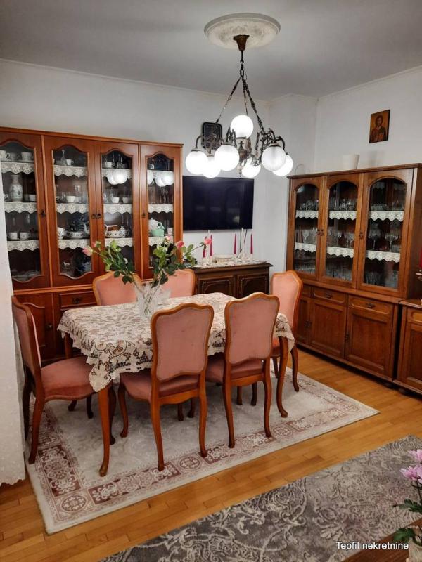 Stan na prodaju u Beogradu, Tošin bunar, troiposoban, 81m2, cena 320000 evra