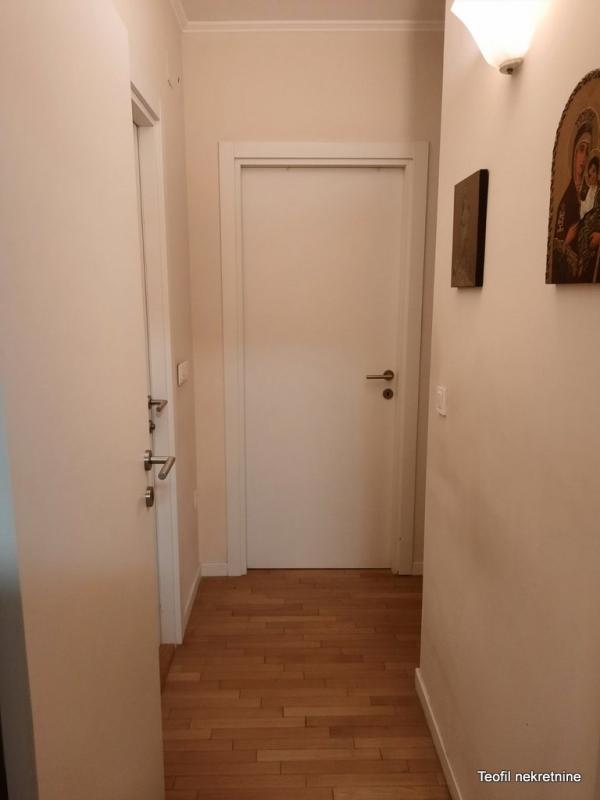 Stan na prodaju u Beogradu, Tošin bunar, troiposoban, 81m2, cena 320000 evra