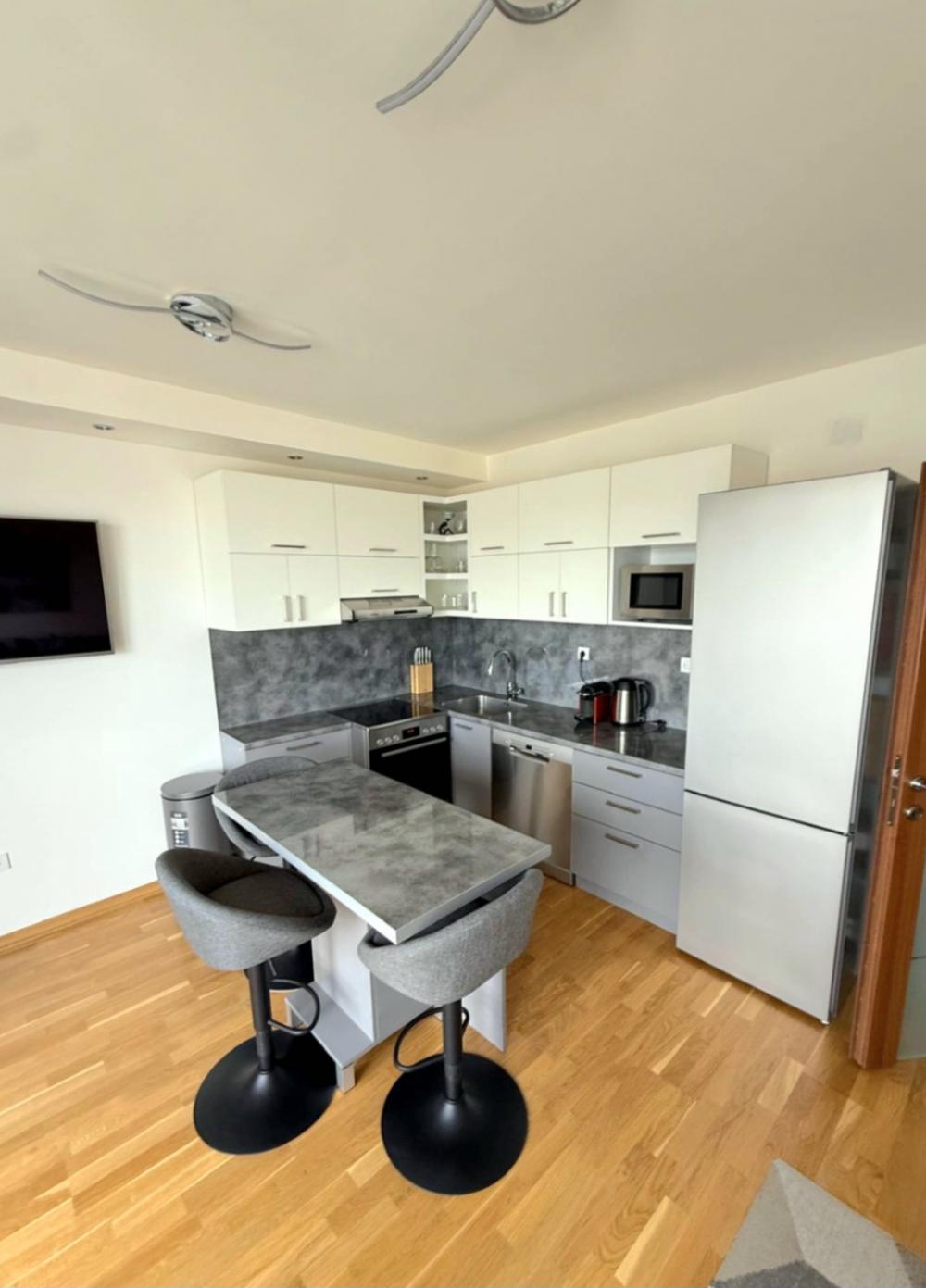 Stan na prodaju u Beogradu, Beograd (Trg Republike), trosoban, 60m2, cena 370000 evra