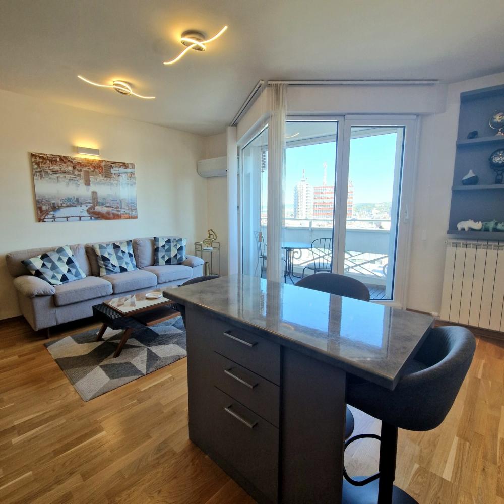 Stan na prodaju u Beogradu, Beograd (Trg Republike), trosoban, 60m2, cena 370000 evra
