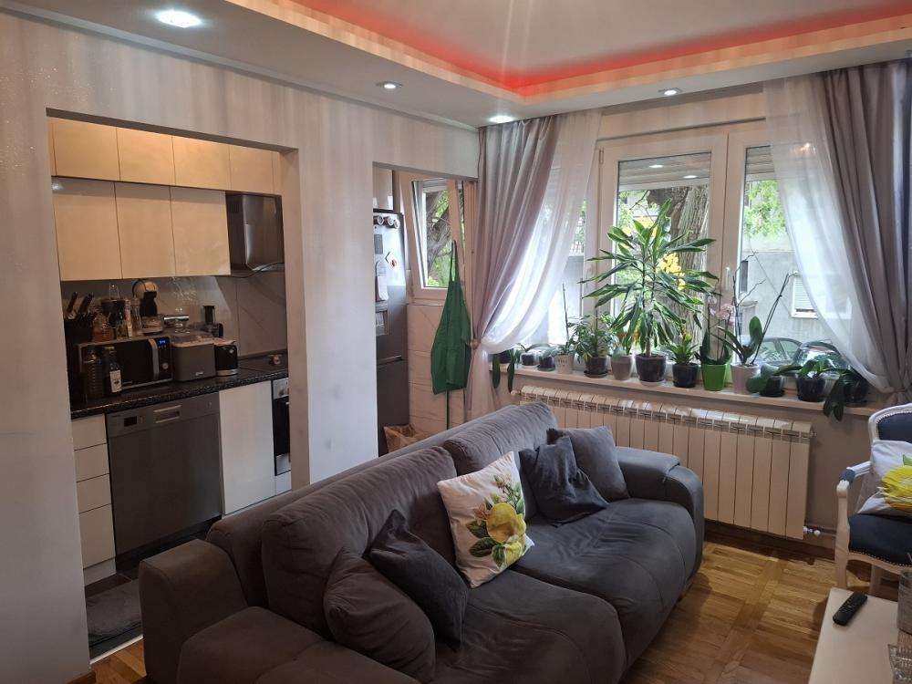 Stan na prodaju u Beogradu, Voždovac, trosoban, 70m2, cena 169000 evra