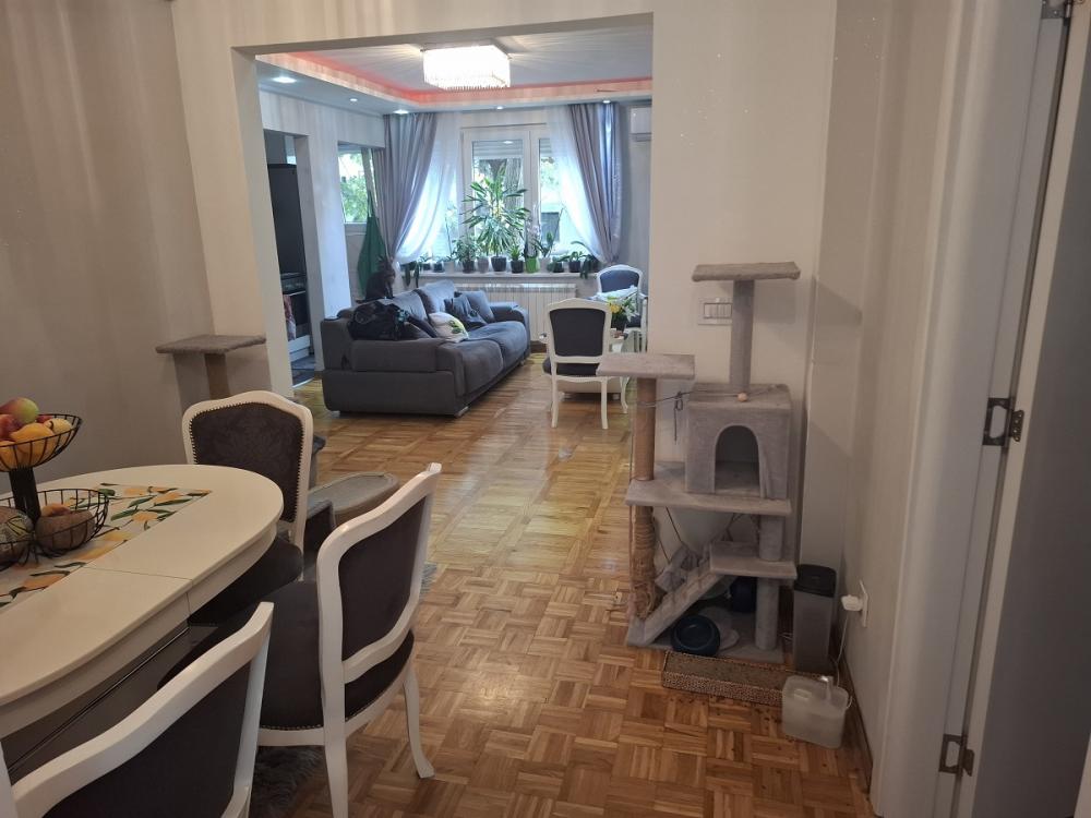 Stan na prodaju u Beogradu, Voždovac, trosoban, 70m2, cena 169000 evra