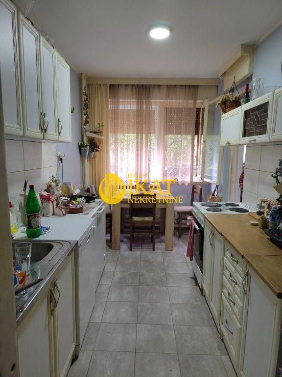Stan na prodaju u Beogradu, Novi Beograd blok 70 (Kineski TC), trosoban, 75m2, cena 215000 evra